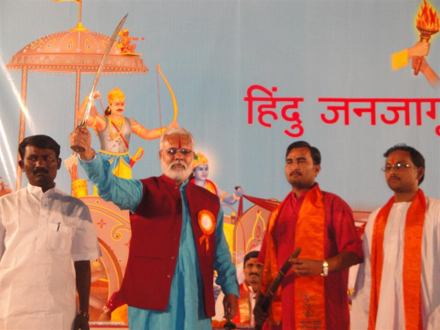 Devout Hindus felicitated Mr. Vinay Panavalkar by presenting him a sword Devout Hindus felicitated Mr. Vinay Panavalkar by presenting him a sword